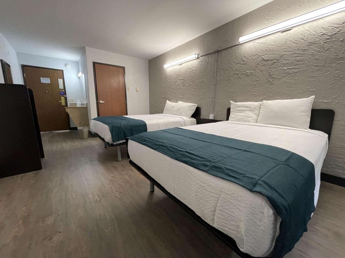 6-green Bay, Wi - Lambeau Hotel